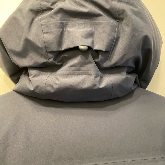 Patagonia men’s Jackson Glacier Parka waterproof puffer - Picture 6 of 9